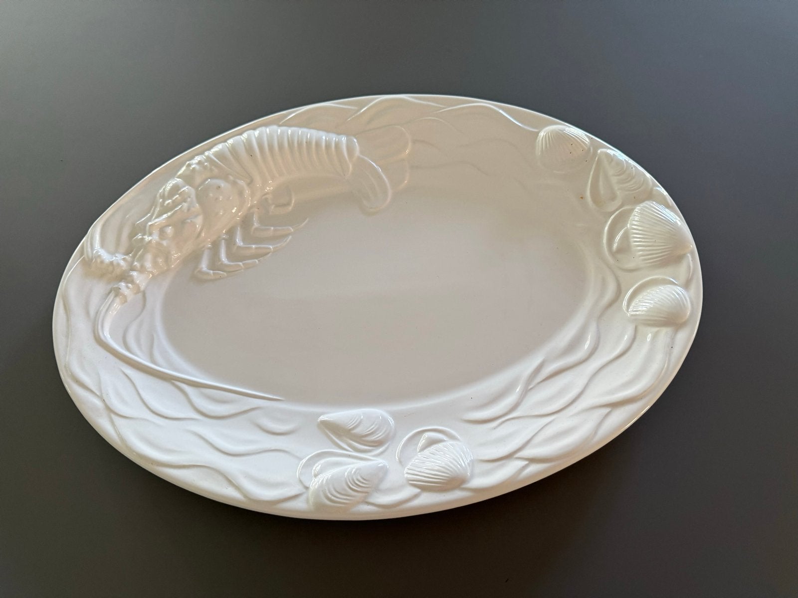 Grote witte visschaal met kreeft en schelpen, 50x35 cm, Overige merken, Keramiek, Ophalen of Verzenden, Overige stijlen