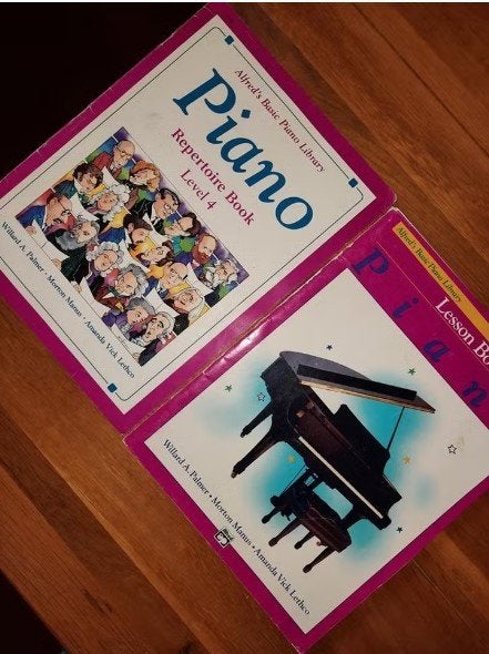 Alfred Basic Piano lesson 4+repertoire book-Alfreds-Alfred's, Muziek en Instrumenten, Bladmuziek, Gebruikt, Overige genres, Ophalen of Verzenden
