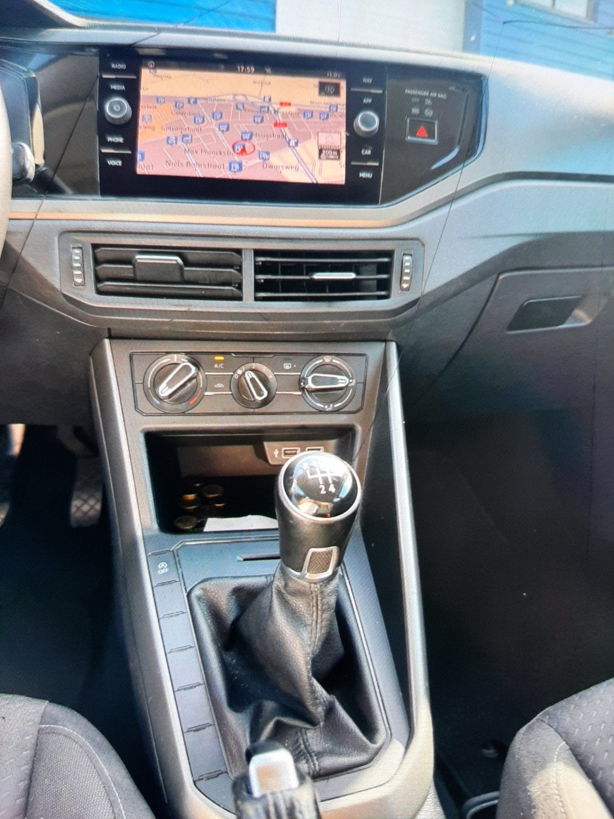Volkswagen Polo 1.0 TSI 80pk 2019 Zwart, Auto's, Voorwielaandrijving, 1025 kg, 40 €/maand, Zwart
