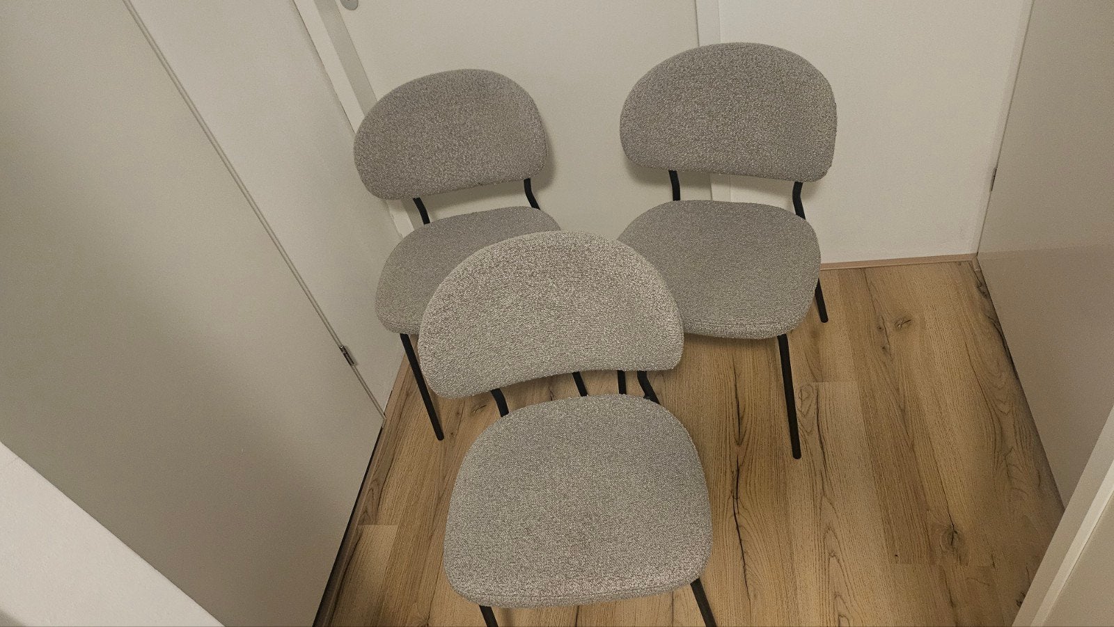3 grijze bouclé eetkamerstoelen Sostrene Grene, Modern, Eigentijds, Drie, Ophalen of Verzenden, Zo goed als nieuw
