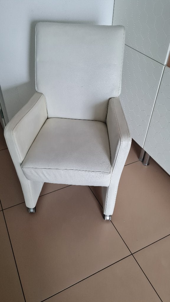 Witte leren stoel/fauteuil met armleuningen en wieltjes, Huis en Inrichting, Ophalen, Gebruikt, Minder dan 75 cm, Leer