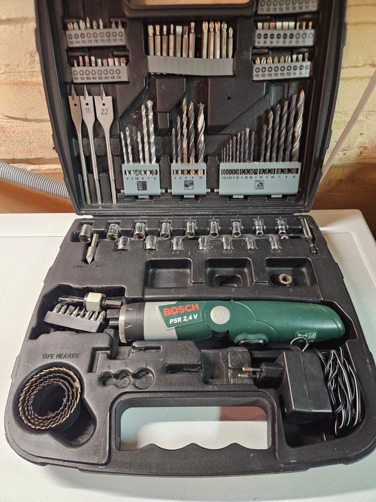 Bosch PSR 2,4 V Accuschroevendraaier met uitgebreide set, Variabele snelheid, Nieuw, Ophalen of Verzenden, Boor- en Schroefmachine