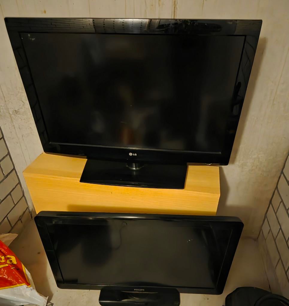 2 defecte TV's (LG en Philips) voor onderdelen/reparatie, 50 Hz, Niet werkend, LG, 80 tot 100 cm