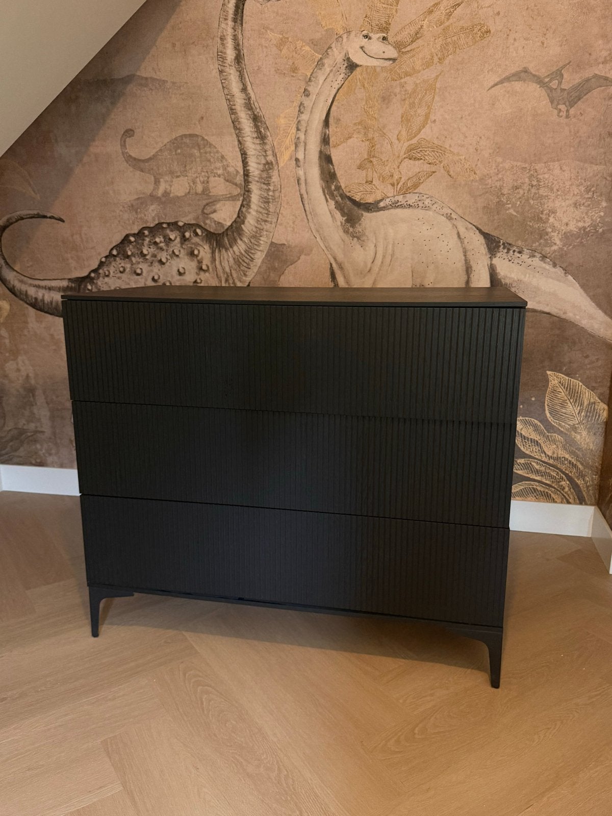 Kidsmill Levi Commode Zwart Eiken - Zo goed als nieuw, Kinderen en Baby's, Kinderkamer | Commodes en Kasten, Ophalen, 50 tot 70 cm