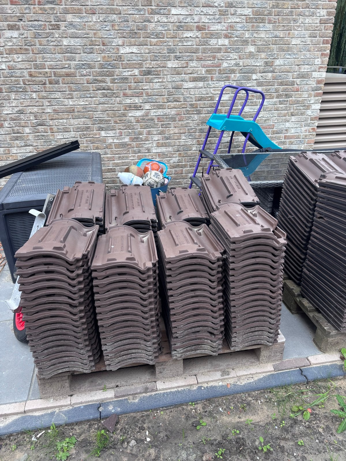 335 zo goed als nieuwe dakpannen - Monier Hollander V, Doe-het-zelf en Verbouw, Ophalen, Zo goed als nieuw, 15 m² of meer, Dakpannen