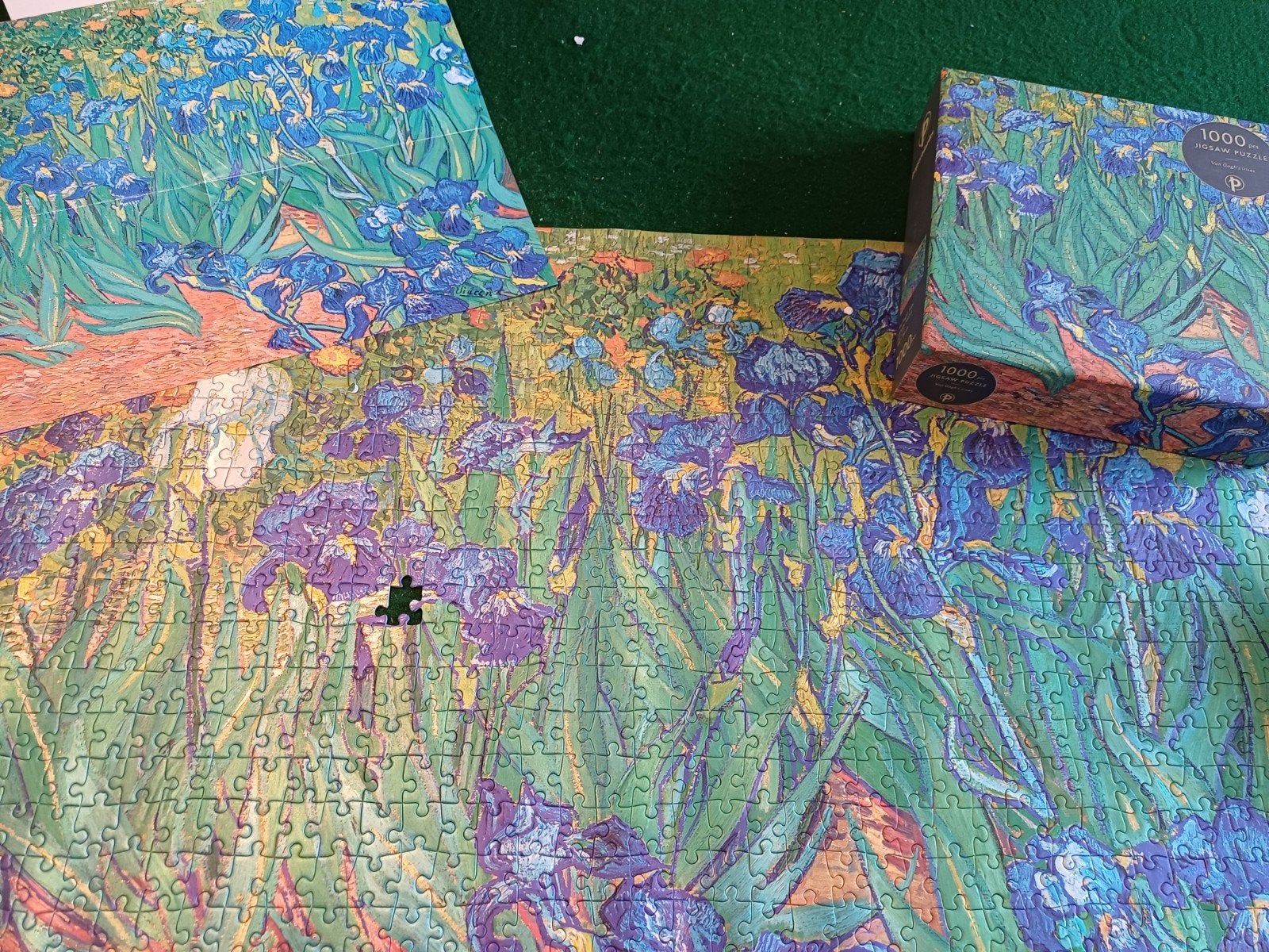 Van Gogh's Irises - 1000 stukjes, Hobby en Vrije tijd, Denksport en Puzzels, Ophalen of Verzenden, 500 t/m 1500 stukjes