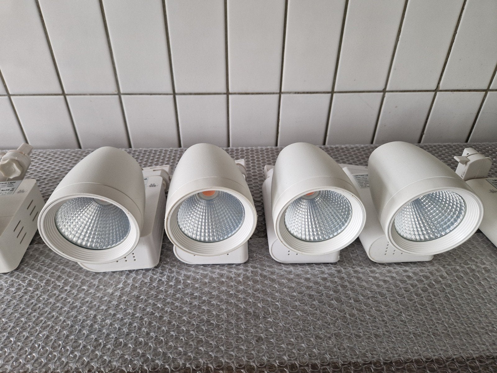 Foto 4 van Vleeslampen diverse maten met 10m geleiderail