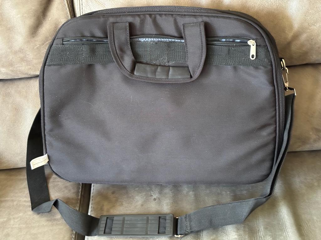 Zwarte laptoptas met schouderband en meerdere vakken, Meerdere vakken, Gebruikt, 15 inch, Ophalen of Verzenden