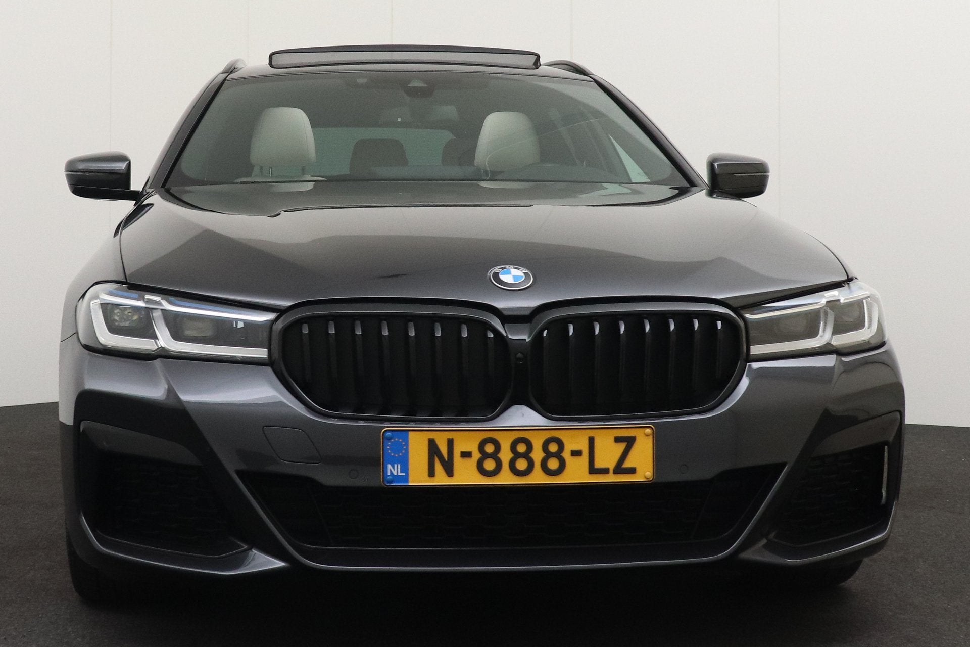 BMW 5 Serie Touring 530i 252 PK M-Sport Shadow-Line Pano-dak, Automaat, 1998 cc, Achterwielaandrijving, Gebruikt