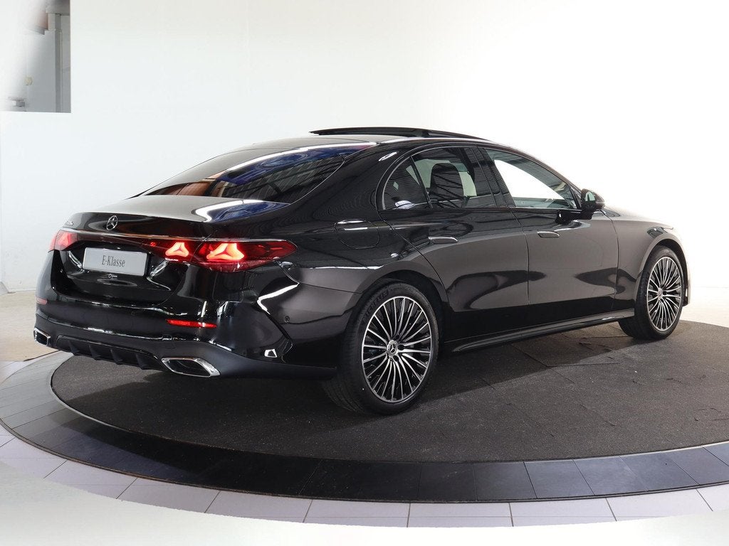 Mercedes-Benz E-Klasse 300e Sport Edition | Panoramaschuifda, Auto's, Automaat, Achterwielaandrijving, 4 cilinders, Zwart