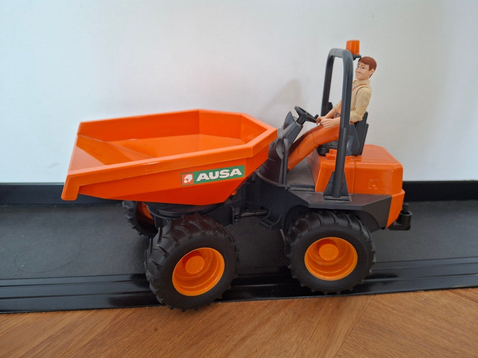 Bruder AUSA Dumper Speelgoedvoertuig met Figuur, Ophalen of Verzenden, Gebruikt