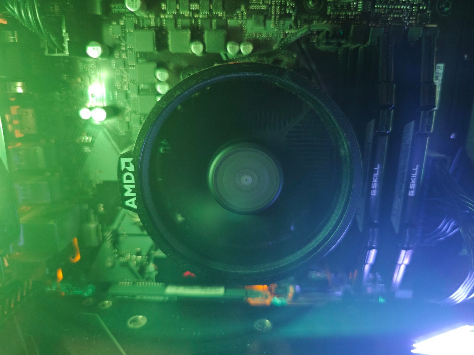 AMD Ryzen 5 2600 Processor + koeler, Computers en Software, 6-core, AMD Ryzen 5 2600 Six-Core Processor, Ophalen of Verzenden