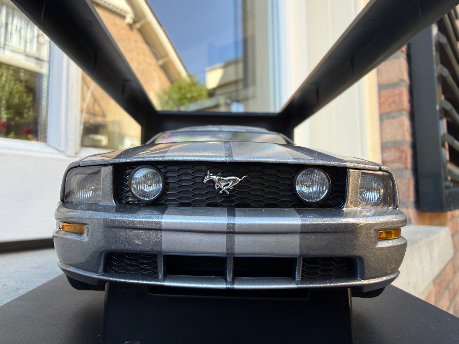 1:18 Ford Mustang GT Tungsten Silver 2005 Autoart, Hobby en Vrije tijd, Auto, Autoart, Ophalen of Verzenden, Zo goed als nieuw