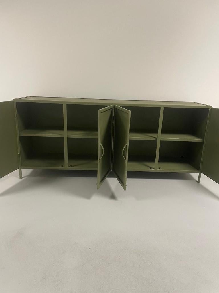 Dressoir Metaal 180 breed 4 deurs groen voorraad actie prijs, Huis en Inrichting, Kasten | Ladekasten, Metaal dressoir  groen 4 deuren snel te leveren laagste prijs