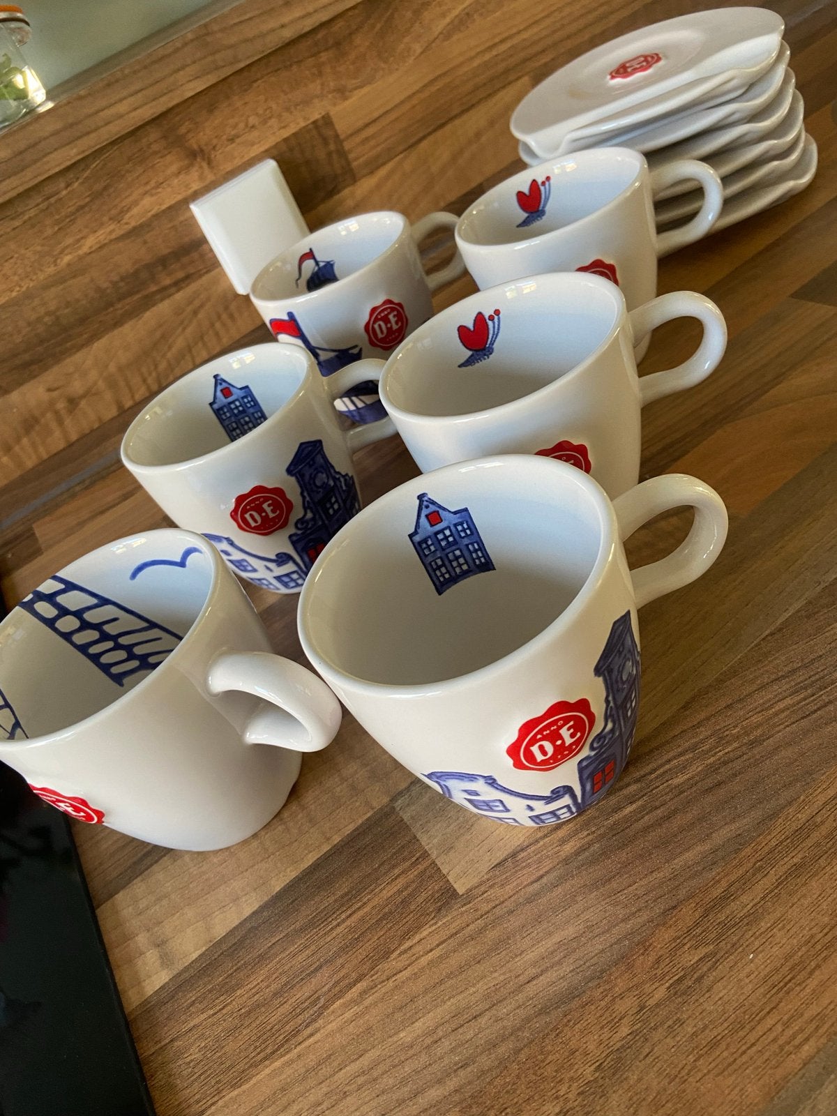 DOUWE EGBERTS kopjes en schoteltjes, Ophalen, Zo goed als nieuw, Overige stijlen, Kop(pen) en/of Schotel(s)