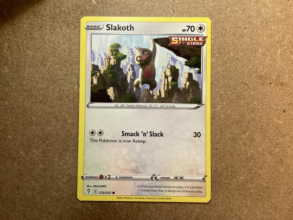1x Slakoth [EVS 129/203] (Near Mint), Ophalen of Verzenden, Zo goed als nieuw, Losse kaart