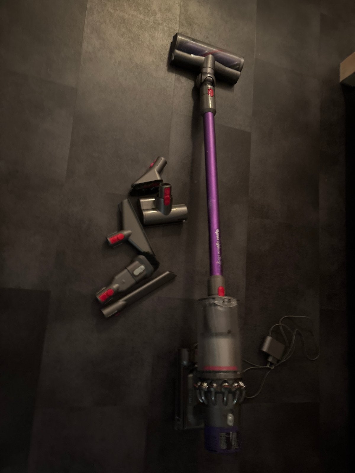 Dyson V10 Steelstofzuiger met accessoires, Gebruikt, Draadloos, Ophalen of Verzenden, Dyson