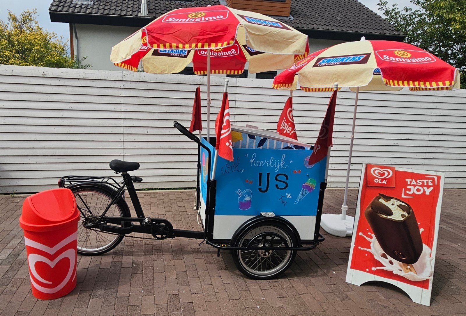 Complete ijskar met vriezer te Koop. Ola/Sanissimo, Ophalen, Gebruikt