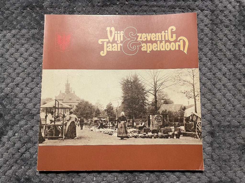Boek- 75 jaar Apeldoorn, Ophalen of Verzenden, Gelezen