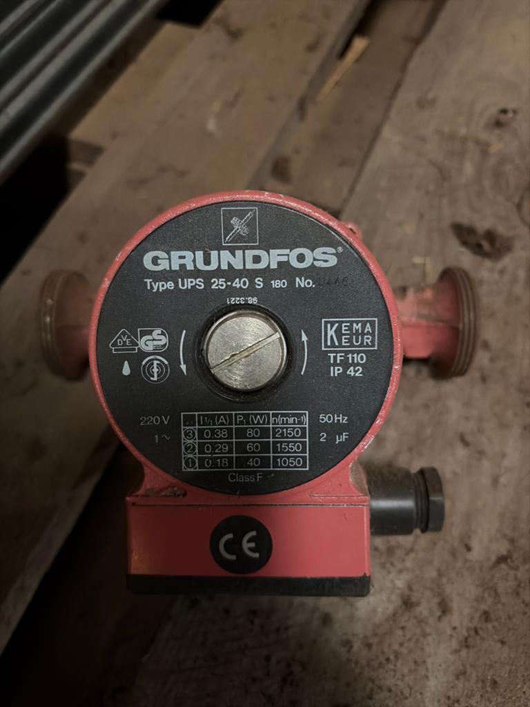 Grundfos UPS 25-40 S 180 Circulatiepomp, Doe-het-zelf en Verbouw, Verwarming en Radiatoren, Ophalen of Verzenden, Zo goed als nieuw