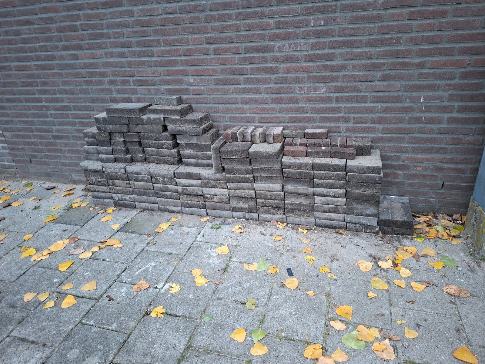 Gebruikte klinkers en terrastegels, Tuin en Terras, Ophalen, Gebruikt, Klinkers, 5 tot 10 m²