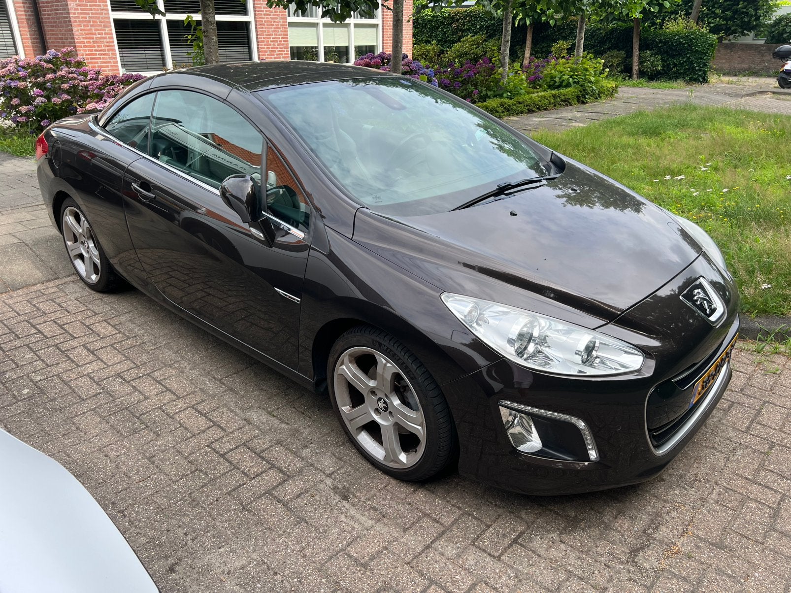 Peugeot 308 1.6 THP CC AUT 2011 Bruin, Beige, Particulier, 1598 cc, 84 €/maand
