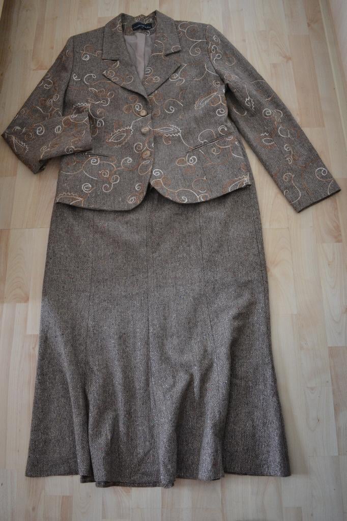 Prachtig pak maat 44, Kleding | Dames, Kostuum of Pak, Bruin, Maat 42/44 (L), Nieuw