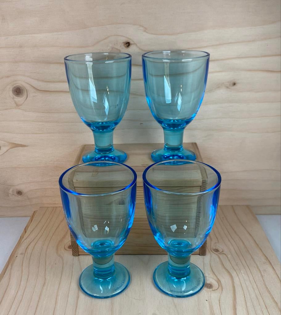 Iittala Verna wijnglas lichtblauw - Kerttu Nurminen, Antiek en Kunst, Antiek | Glas en Kristal, Verzenden