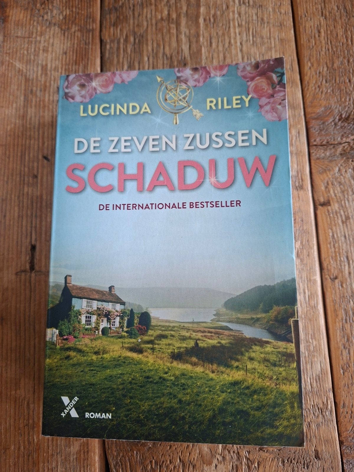 Lucinda Riley - Schaduw, Ophalen of Verzenden, Zo goed als nieuw, Lucinda Riley