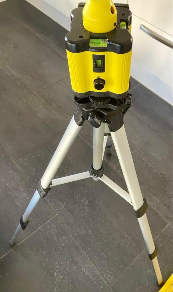 Wisvo roterende laser waterpas - met statief en koffer, Ophalen of Verzenden, Gebruikt, Overige meters