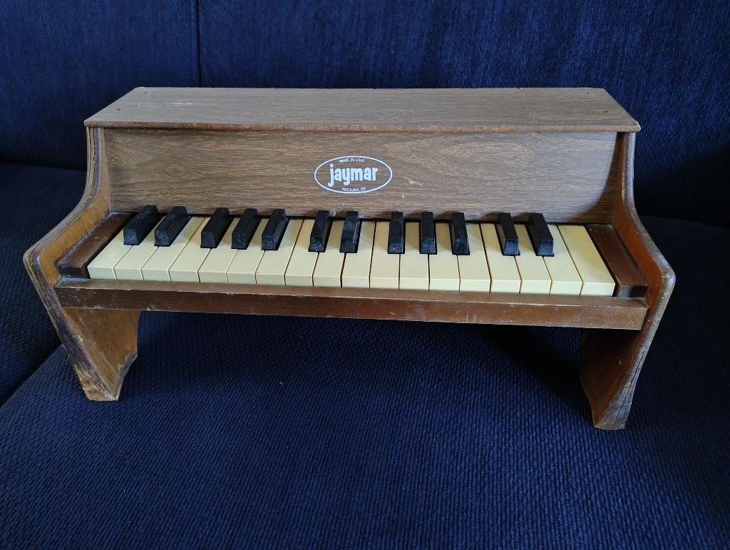 Kinderpiano / Toy piano Jaymar, Muziek en Instrumenten, Piano's, Ophalen, Gebruikt, Bruin, Piano