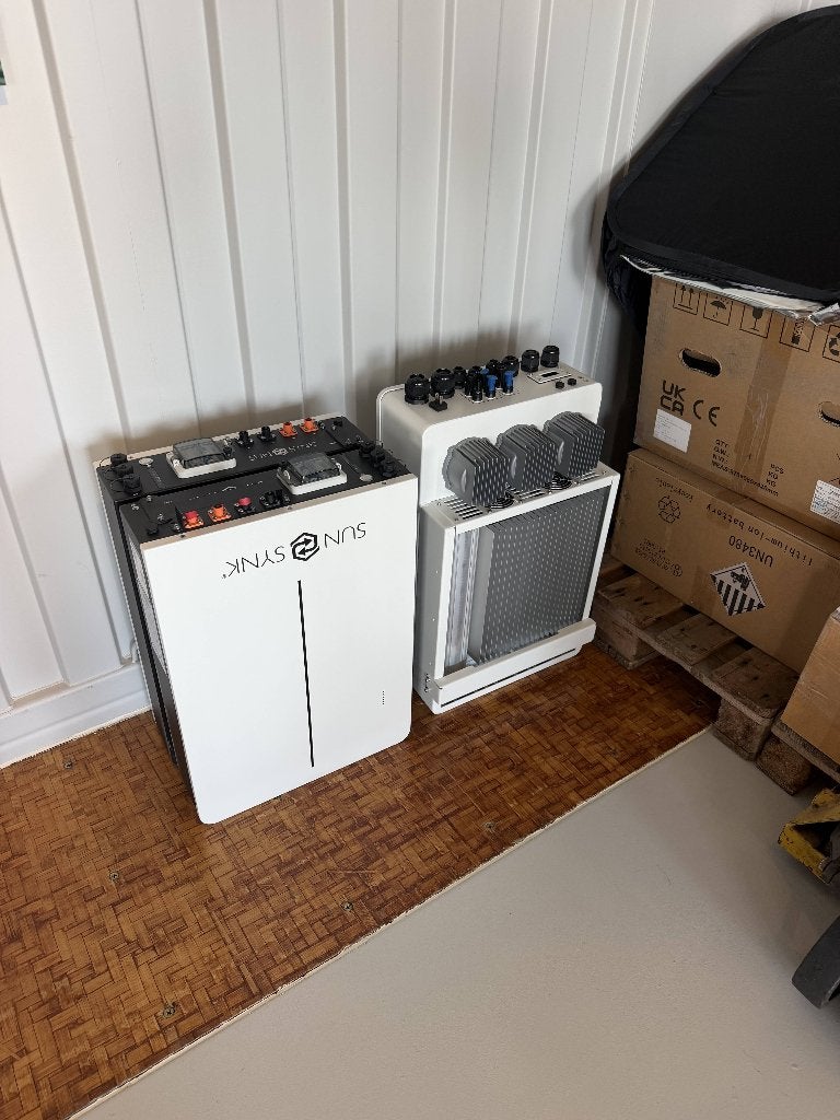 Thuisbatterij 3x 5,24 kWh / 1x 5,5 kW (1P) / 1x 10 kW (3P), Ophalen, Zo goed als nieuw, Compleet systeem, 200 wattpiek of meer