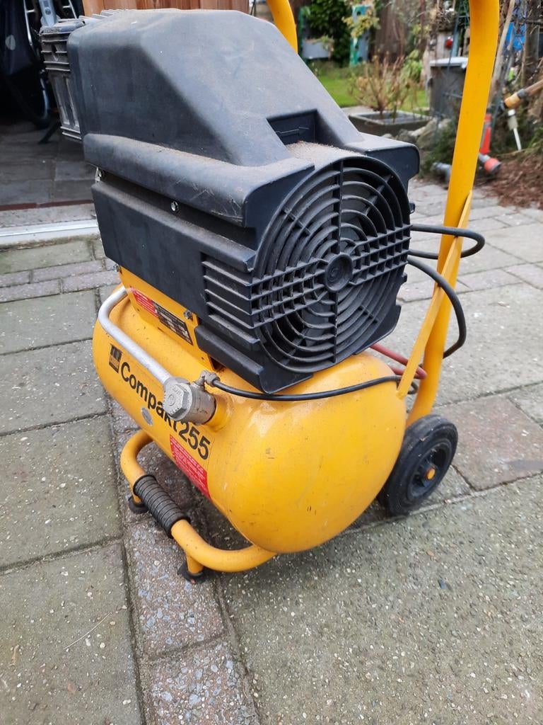 Schneider Compact 255 Compressor - Gebruikt, Doe-het-zelf en Verbouw, Compressors, Ophalen