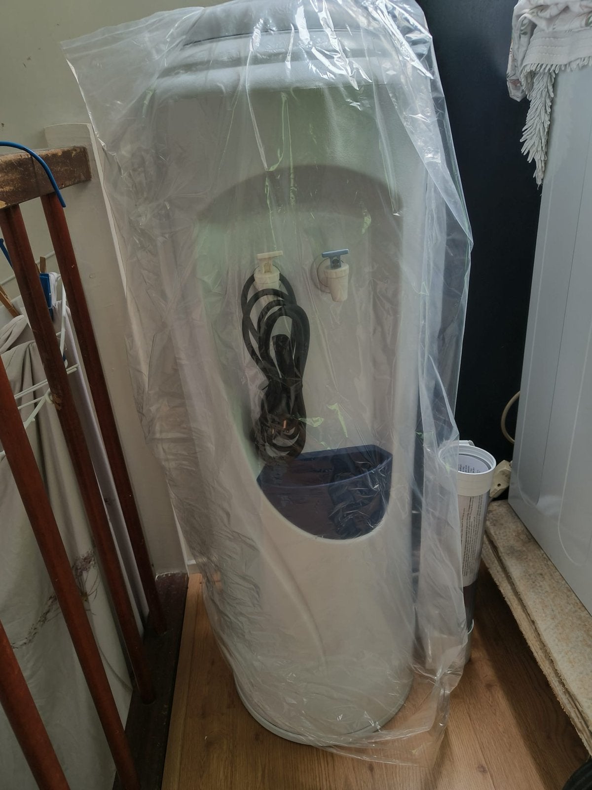 Oasis Waterdispenser - Koud & Kamertemperatuur - Met Bekerdi, Ophalen, Zo goed als nieuw, Waterkoeler