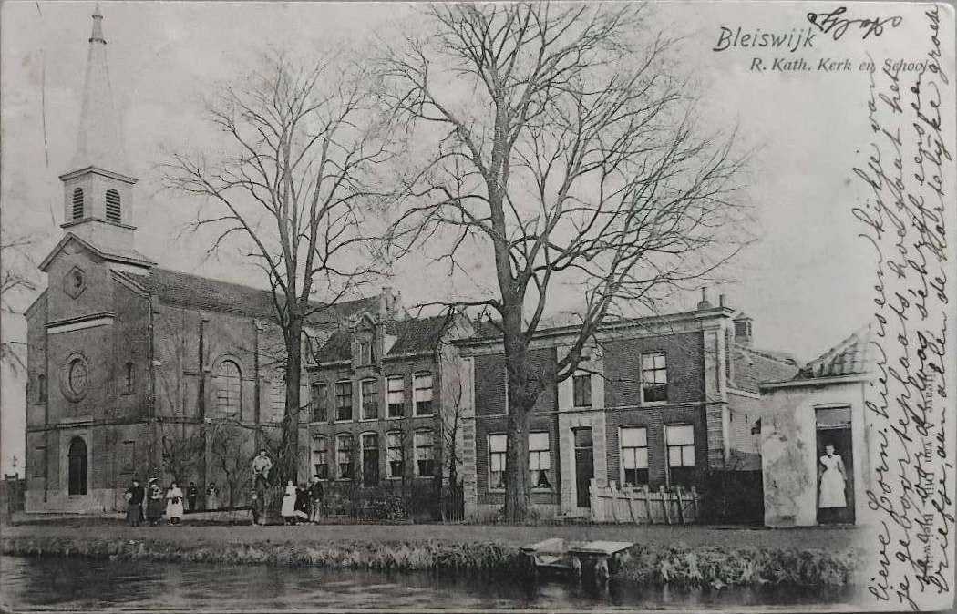 Bleiswijk (Zuid-Holland) - R.K. Kerk en School - 1904, Verzamelen, Ansichtkaarten | Nederland, Verzenden, Voor 1920, Gelopen, Zuid-Holland