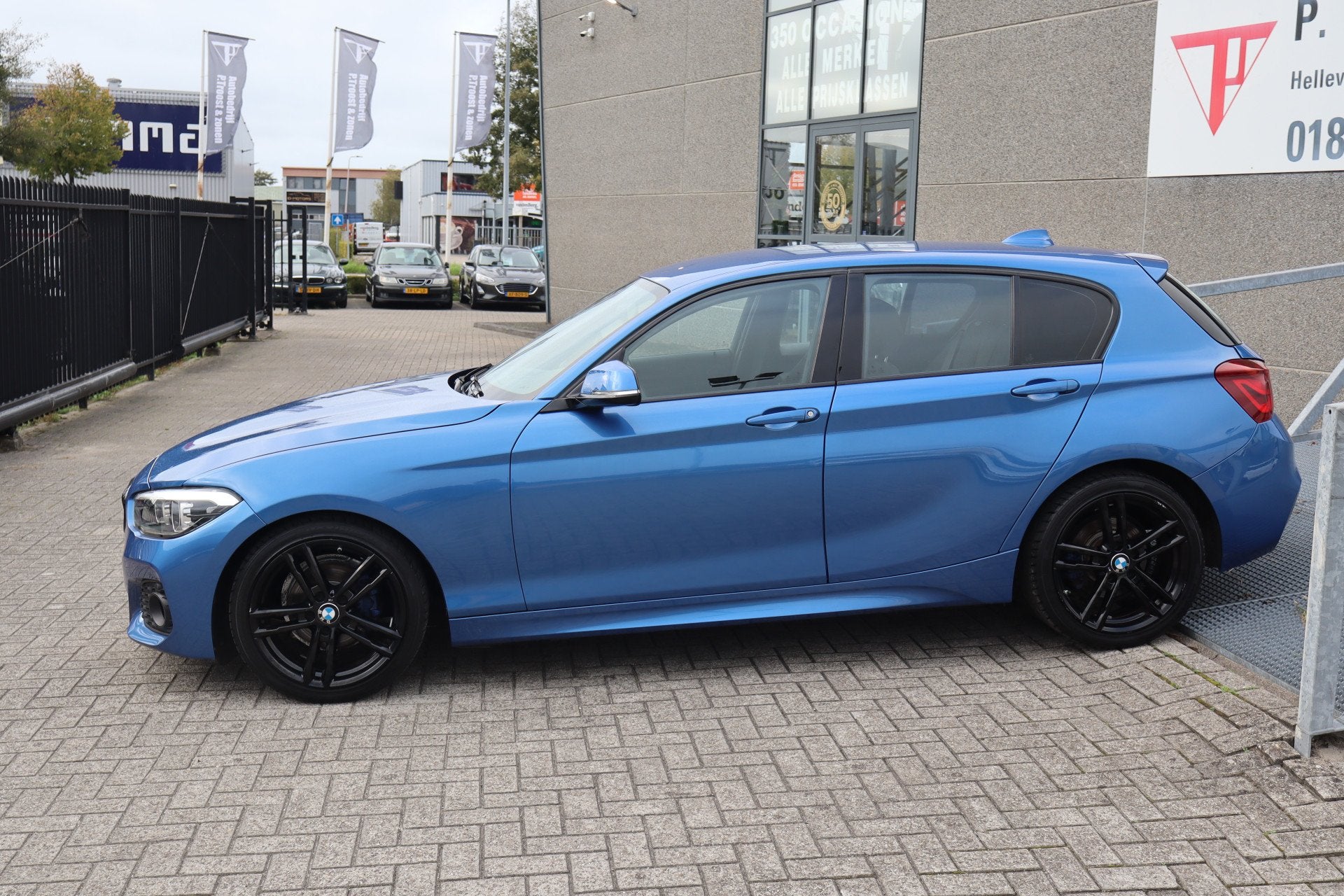 BMW 1-serie 118i M Sport Executive Automaat/Nederlandse auto, Auto's, 12 maanden, Gebruikt, Blauw, Bedrijf