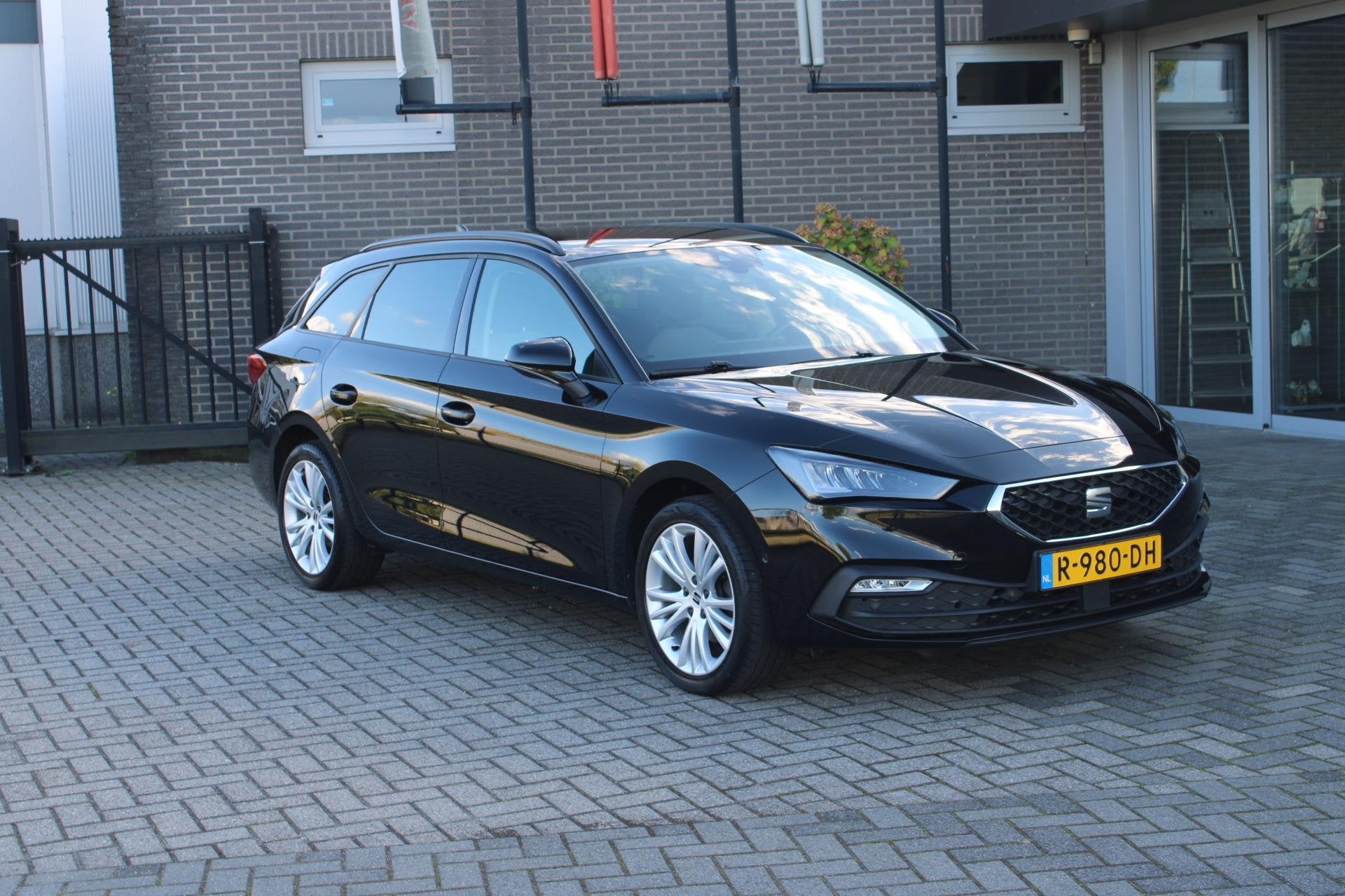 SEAT Leon Sportstourer 1.0 TSI Style Business Intense Led/17, Auto's, Voorwielaandrijving, Stof, Gebruikt, Leon