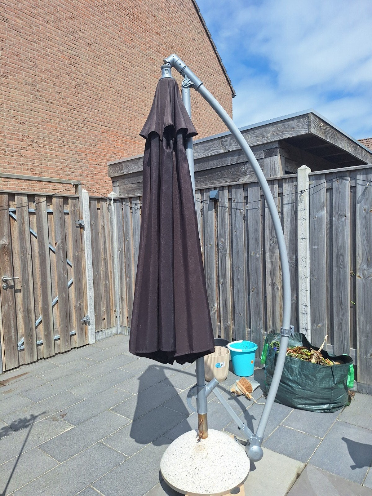 Parasol met stenen voet, Ophalen, Gebruikt, Parasolvoet