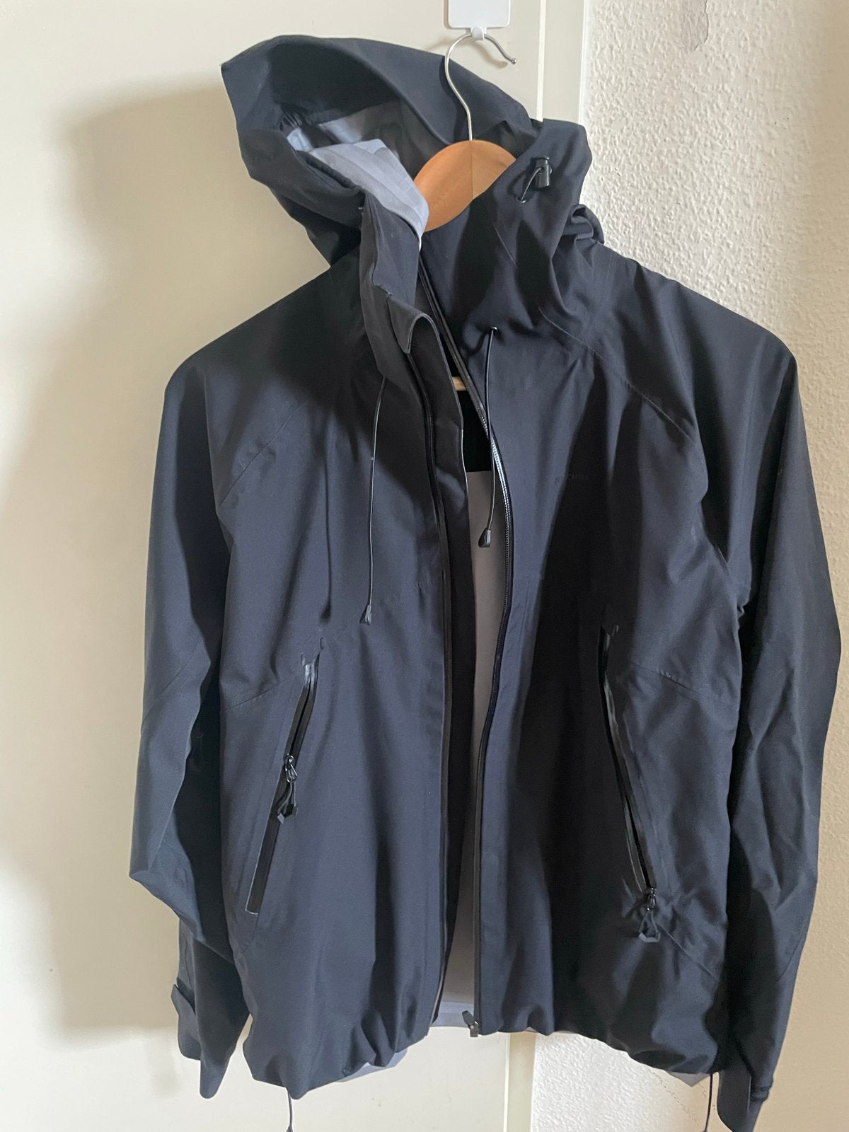 Quechua decathlon regenjas MH500 voor heren zwart M, Ophalen of Verzenden, Zo goed als nieuw, Maat 38/40 (M), Zwart
