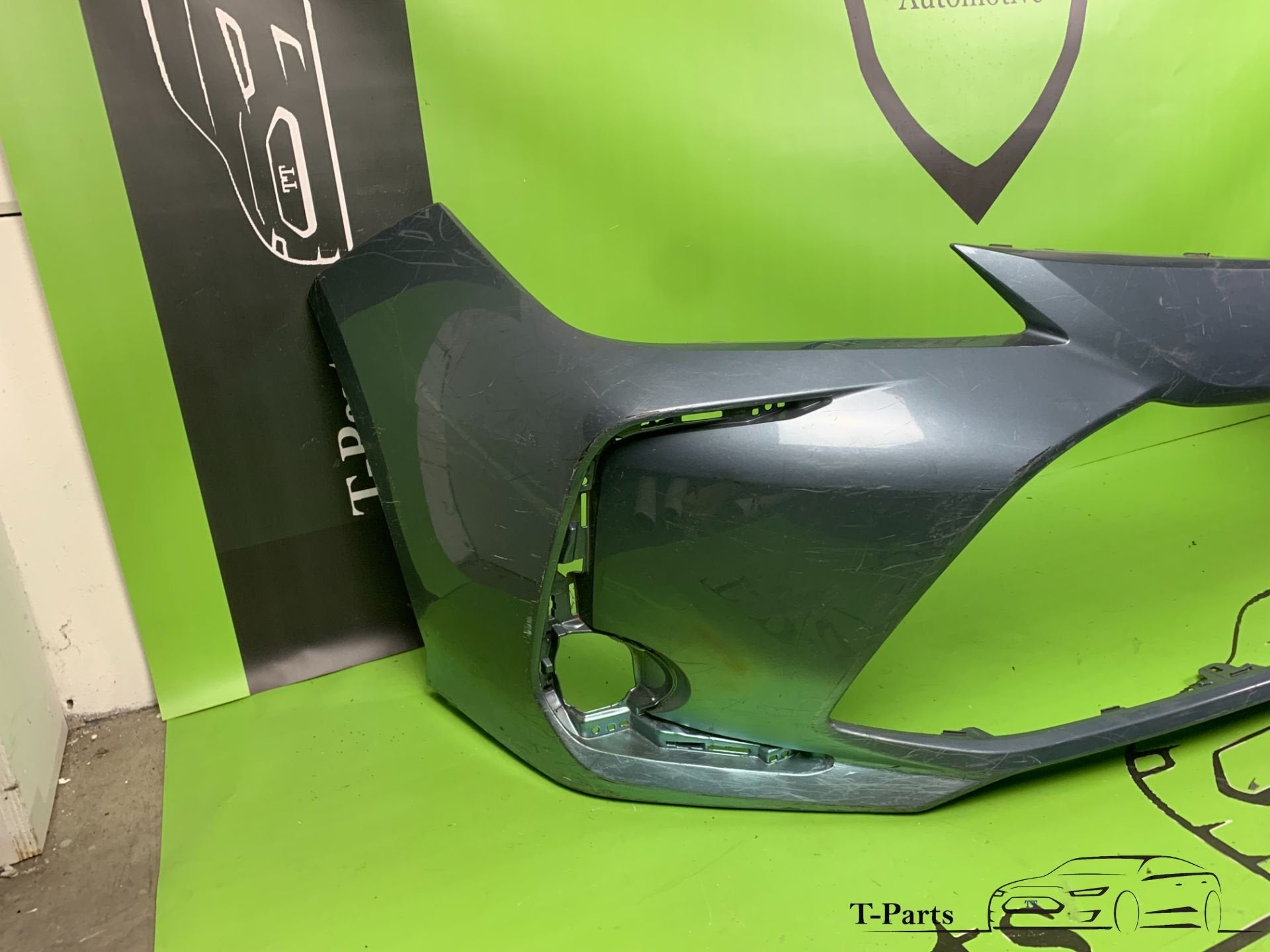Toyota corolla sedan voorbumper origineel bumper, Info@fabrikant.eu, Voor, Ophalen of Verzenden, Toyota