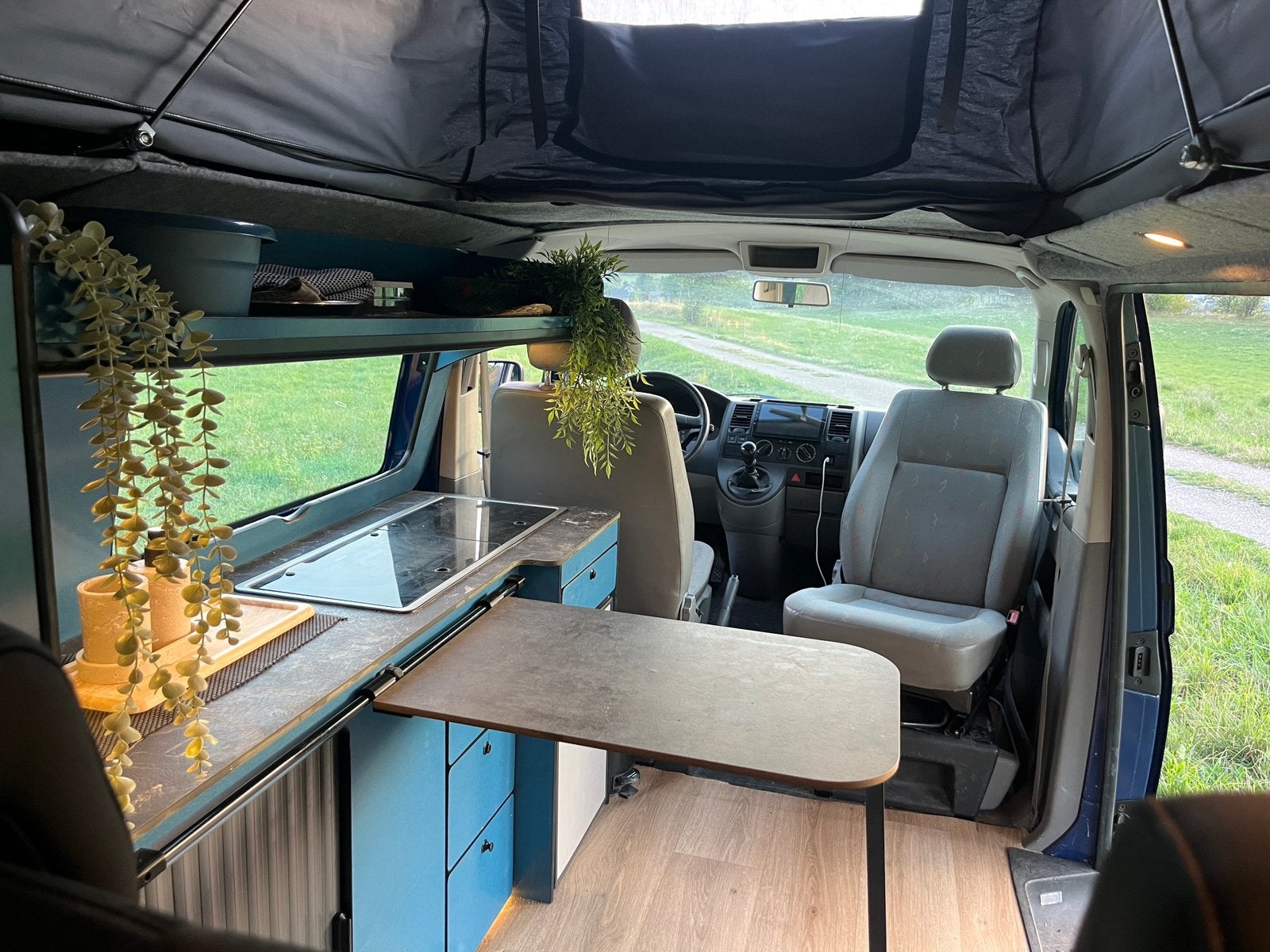 Volkswagen T5 130 pk camper lang | nieuwe APK | Off grid, Caravans en Kamperen, Buscamper of Camperbus, Volkswagen, Tot en met 2