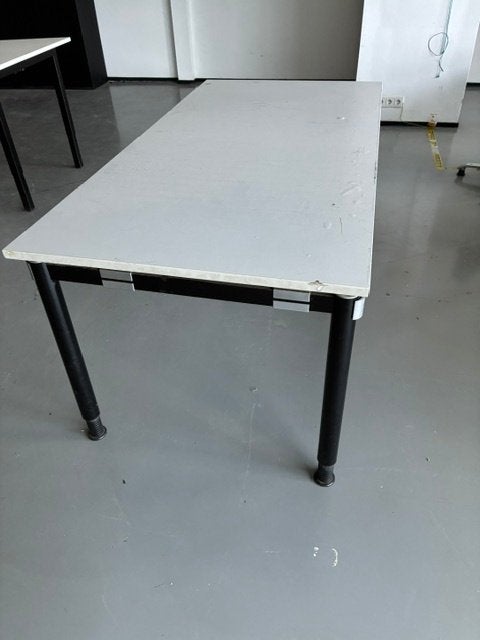 4 Werktafel / bureaus