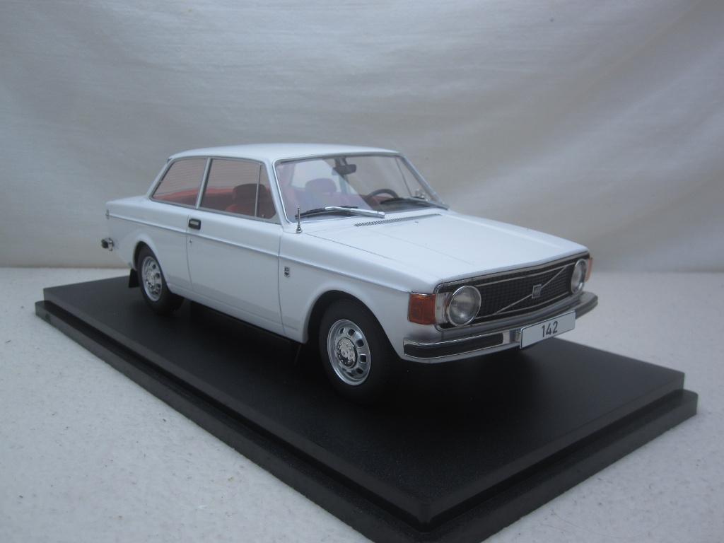 Volvo 142 DL 1973 Wit 1:18 MCG, Ophalen of Verzenden, Nieuw, Auto, Overige merken