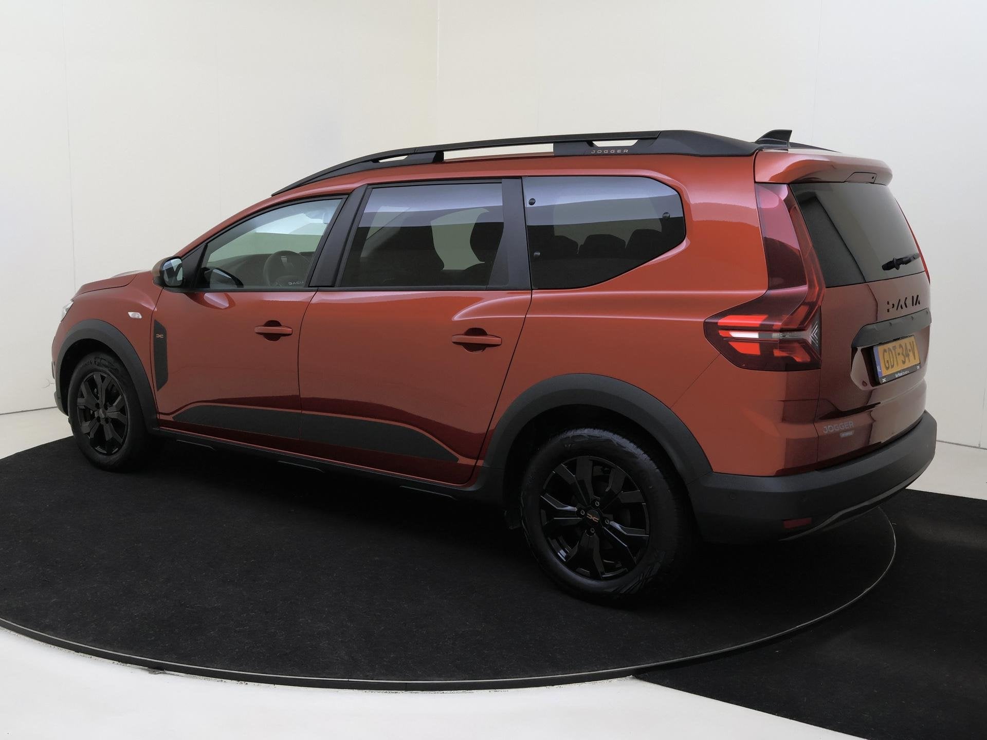 Dacia Jogger 1.6 Hybrid 140 Extreme 7p. | 1e Eigenaar | Navi, Auto's, Gebruikt, 4 cilinders, Bruin, 7 stoelen
