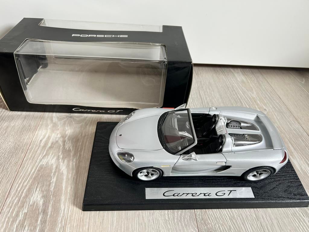 1:18 Maisto Porsche Carrera GT Grijs in dealerdoos, Ophalen of Verzenden, Zo goed als nieuw, Auto, Maisto