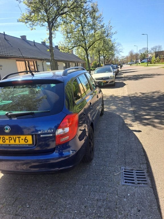 Skoda Fabia 1.2 TDI 2011 DISTRBUTIE DEFECT (bj 2011), Auto's, Gebruikt, Overige modellen, 4 cilinders, Blauw