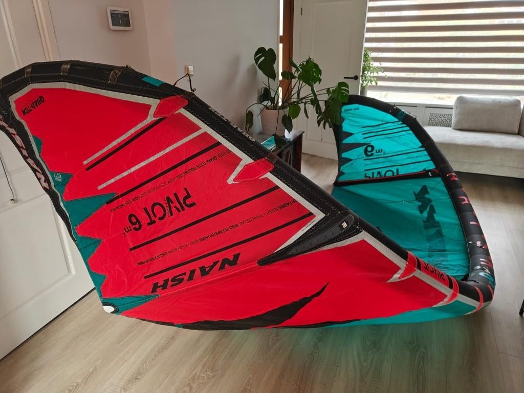Naish Pivot Kite 6m en 8m, Watersport en Boten, Kitesurfen, Ophalen, 8 m², Geen board, Zo goed als nieuw