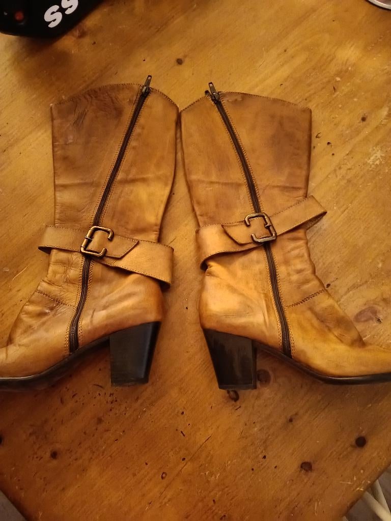 Bruine leren laarzen mt 38., Hoge laarzen, Bruin, Ophalen of Verzenden, Gedragen