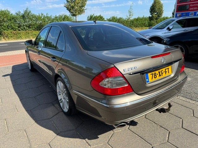 MERCEDES E-Klasse 3.0 E280 SEDAN AUT Avantgarde Launch Editi, Auto's, Automaat, Gebruikt, Zwart, Bruin