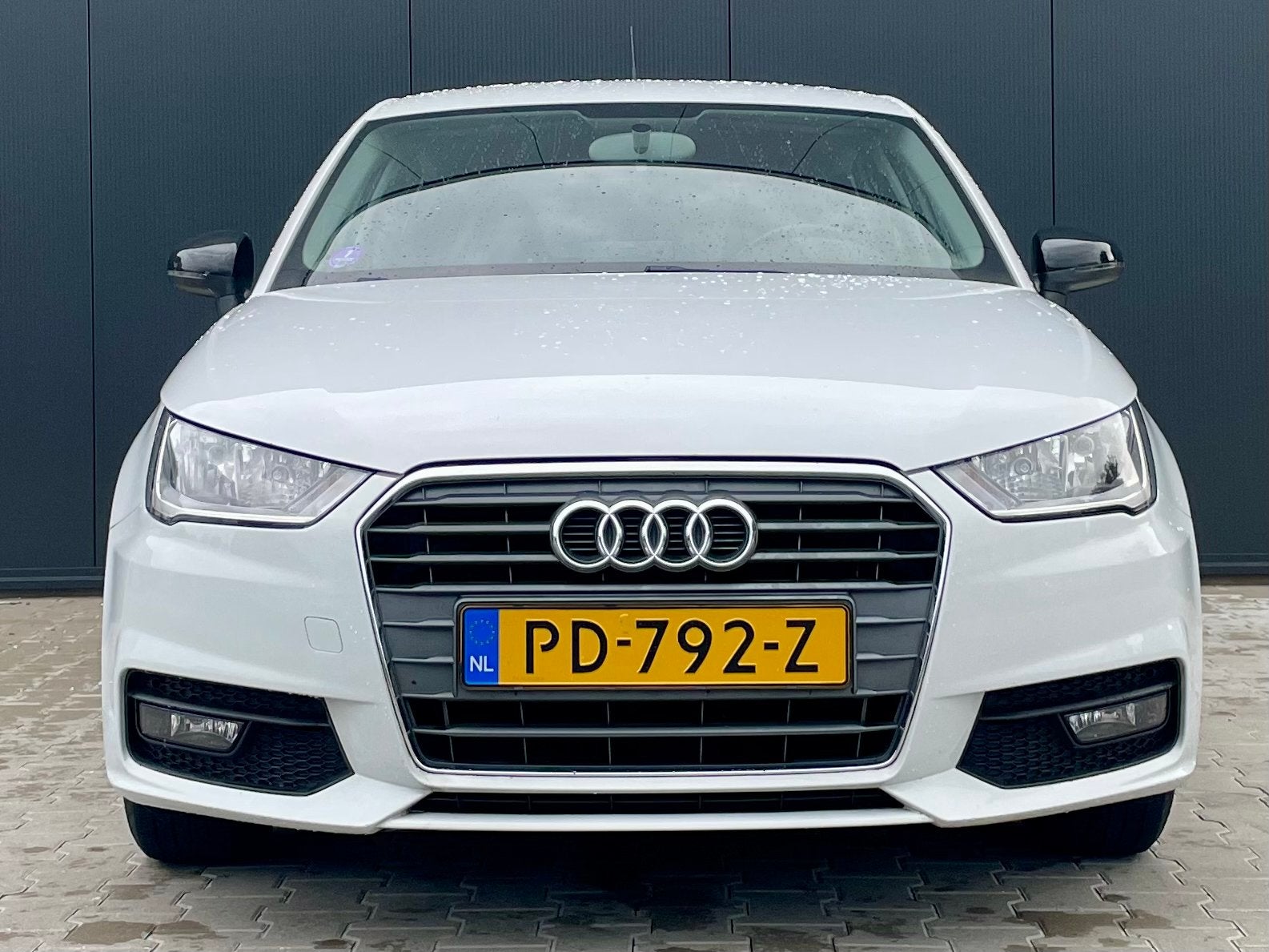 Audi A1 1.0 TFSI Sportback CRUISE AIRCO NAVI PARKEERSENS APK, Auto's, Voorwielaandrijving, Stof, Zwart, 95 pk